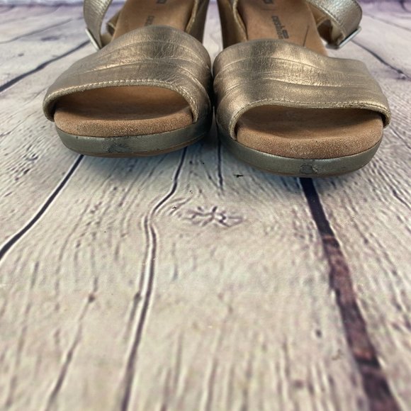 Clarks Gunmetal-Toned Solid Wedge Sandals - Picture 5 of 10